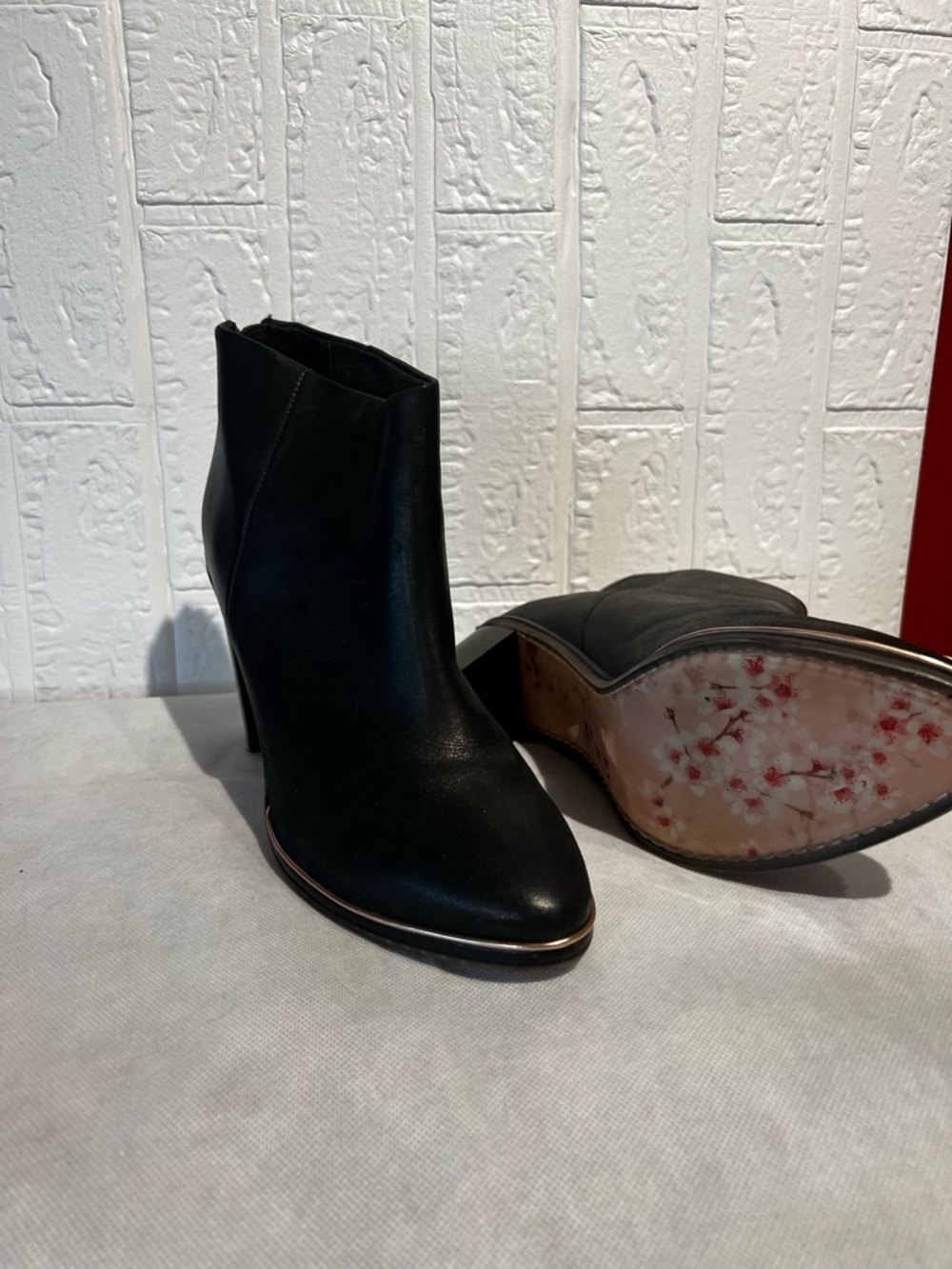 Ted Baker London Vaully Black Leather Booties 39.5 women
